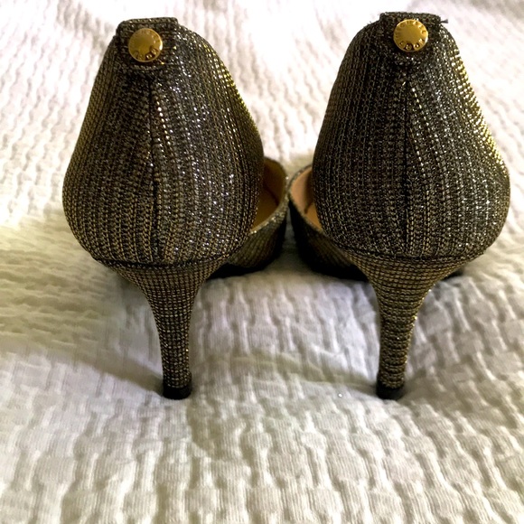 Michael Kors metallic pumps. Size 8 - Picture 4 of 6